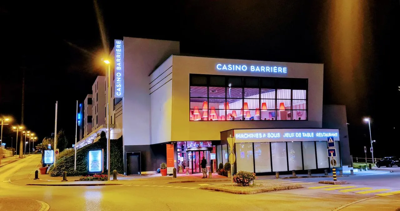 Casino table visit in a resort gaming setting